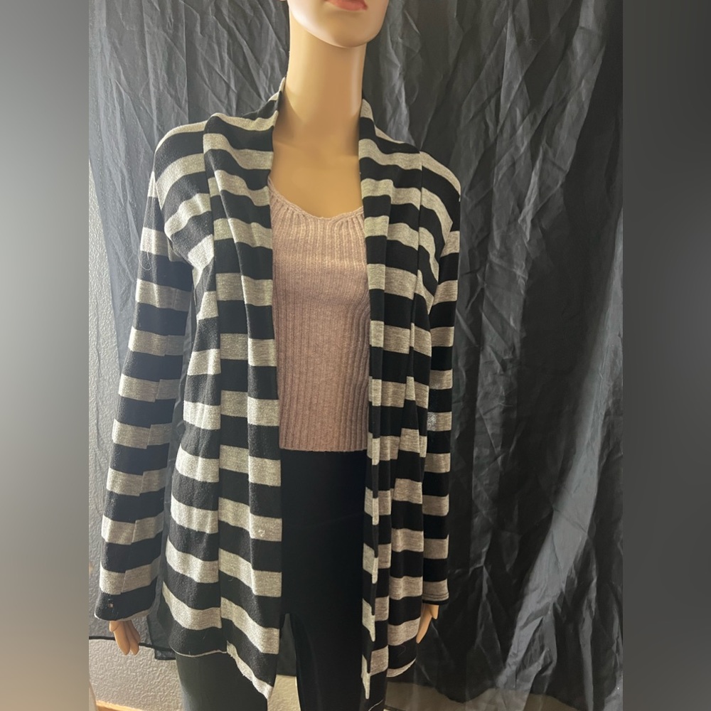 Pretty good black and grey cardigan M